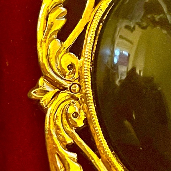 1928 Gold and Black Rectangle Brooch - Picture 7 of 12